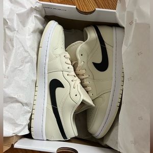 Wmns Air Jordan 1 Low Coconut Milk 8.5 NWB
